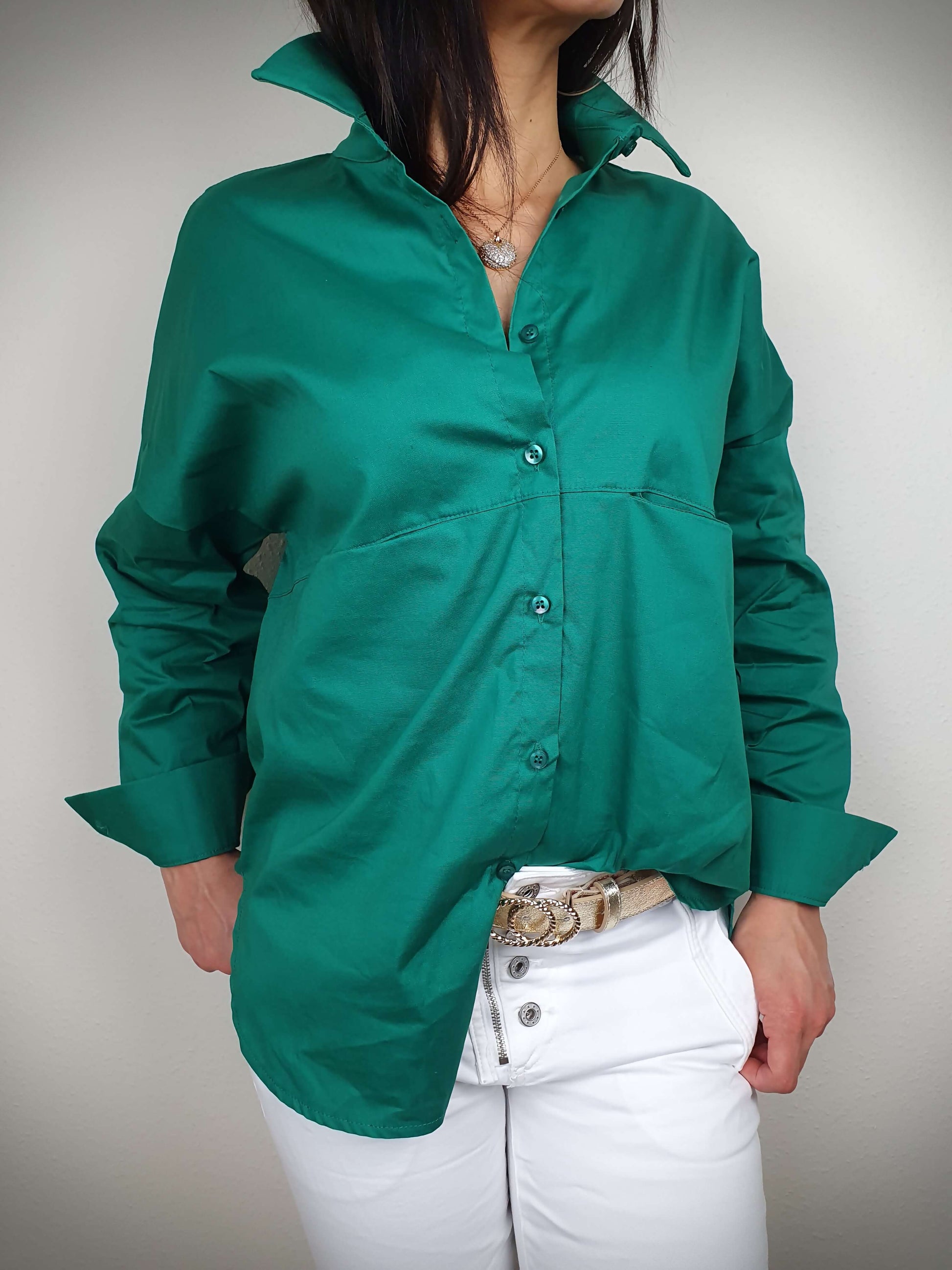Chemise verte manches longues à decouvrir sur www.gayano.fr